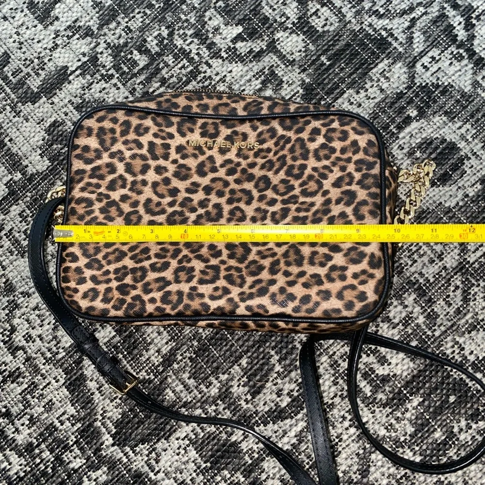 Michael Kors, Crossbody purse - Picture 5 of 6